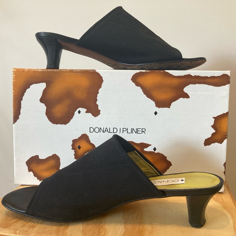 Donald J Pliner Hoppe Black silk elastic / nappa size 7.5 M
